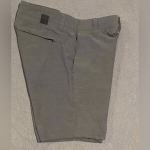 Vuori shorts‎ mens size 28 pre-owned condition gray